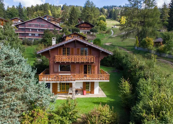 For 6 People Ideally Located In *